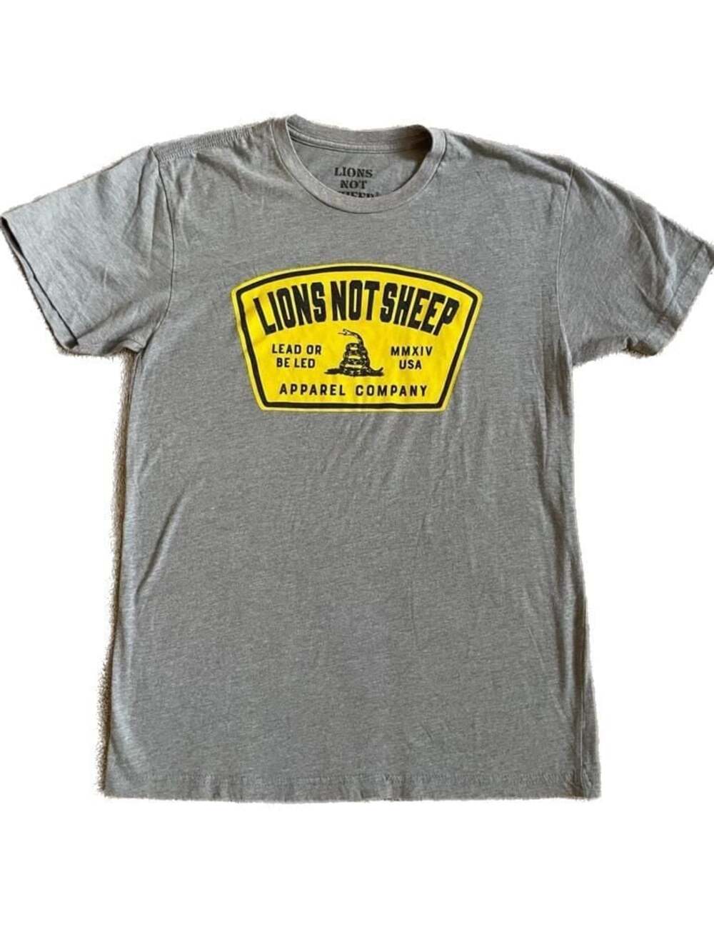 Lions Not Sheep Lead Or Be Led Graphic T-Shirt Gray Size Small